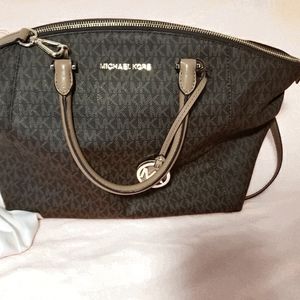 MK medium size purse